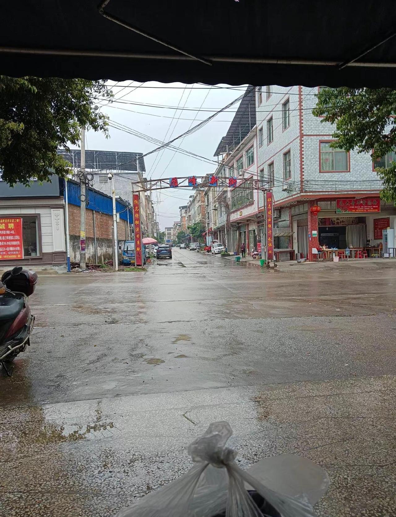 积水路面雨天故事城市街景城市风貌