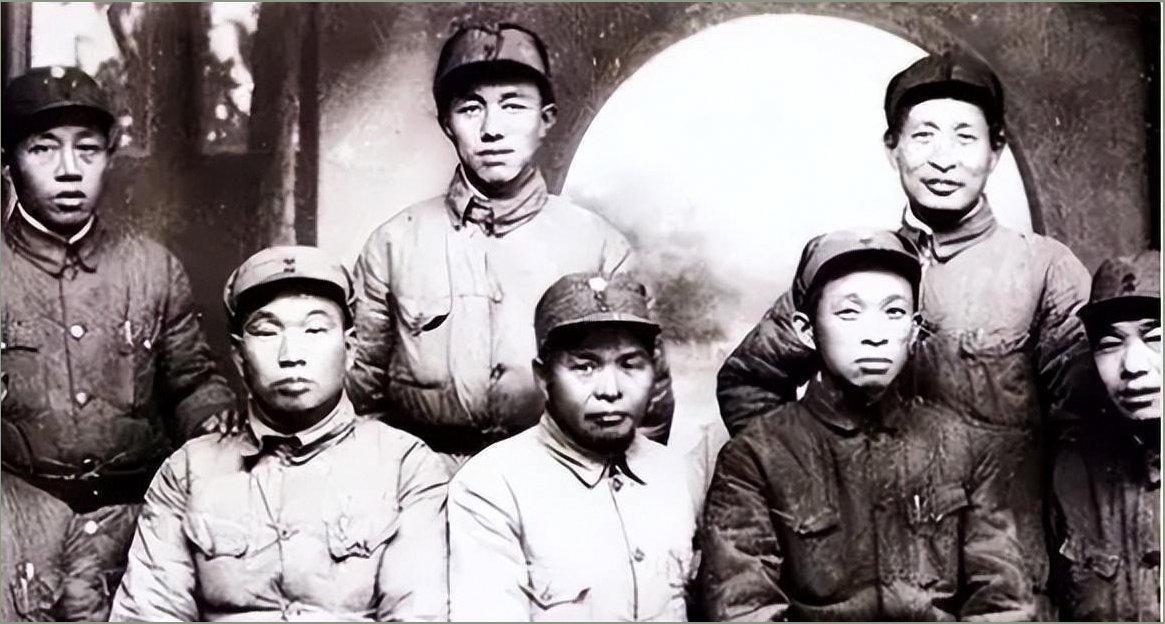 1934年，一支不到2万人的红军被留下断后，他们的领导个个是大人物，却在50万大