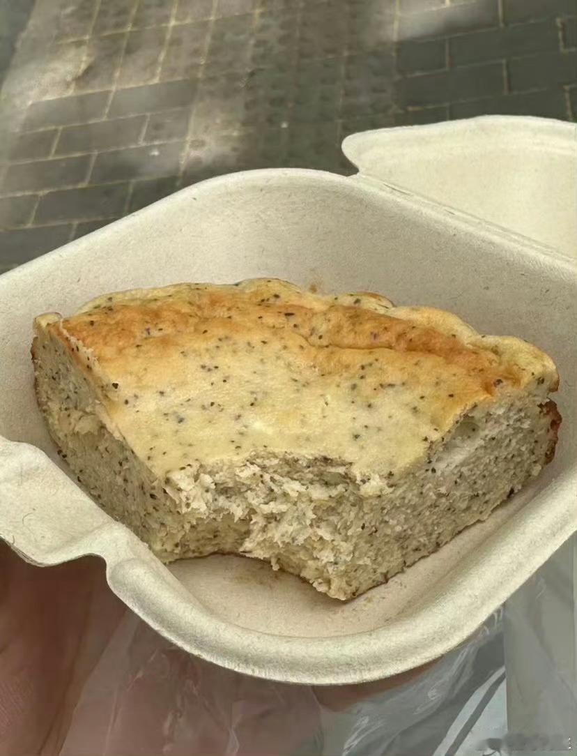 “店主直接把小蛋糕的成本都写上了。。。我终于知道为什么蛋糕很贵了”