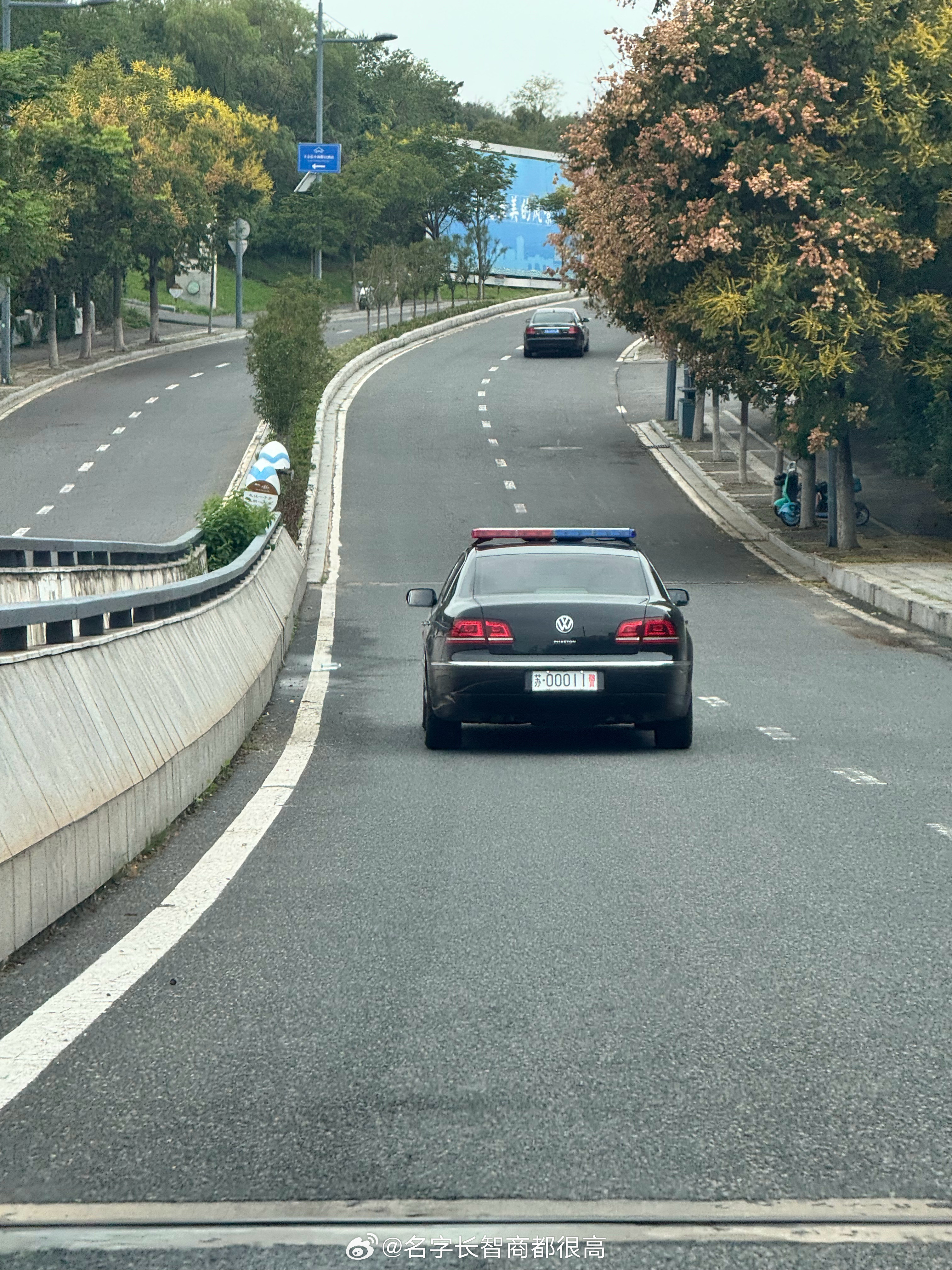 飞驰在海滨大道​​​