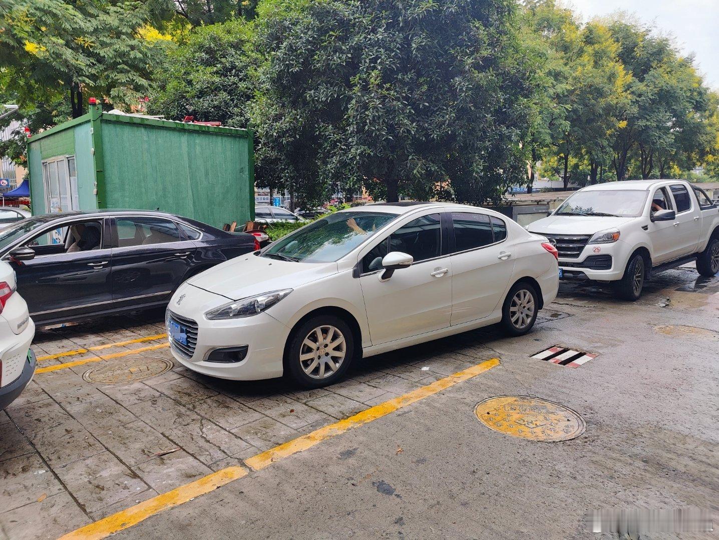 看的第二个车，2016年上牌的标致308，1.6L+5MT，10万公里。车在新都
