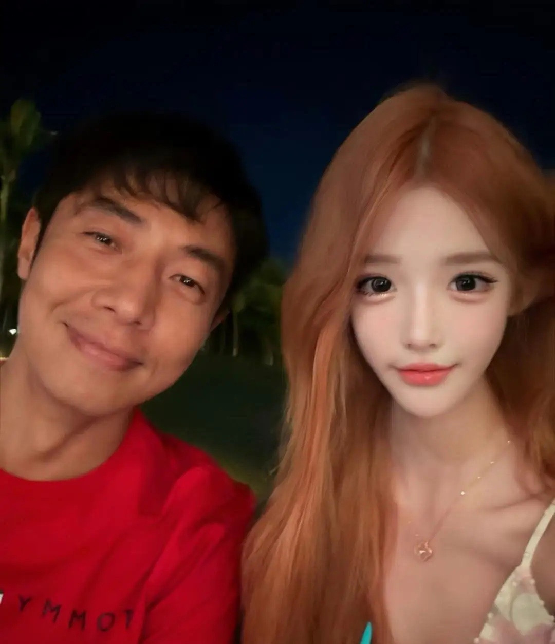 撒贝宁带着家人在海南三亚旅游，享受悠闲的度假时光，他们全家入住五星级酒店，他的打