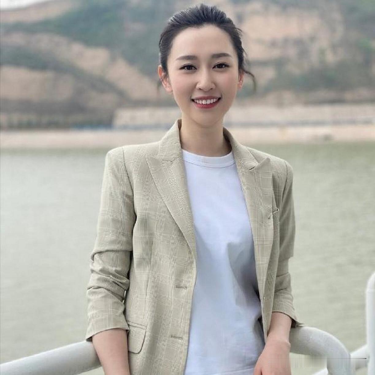 王音棋这个主持人挺有魅力的，不是她主持的节目有好，也不是她的颜值和气质有多高，而