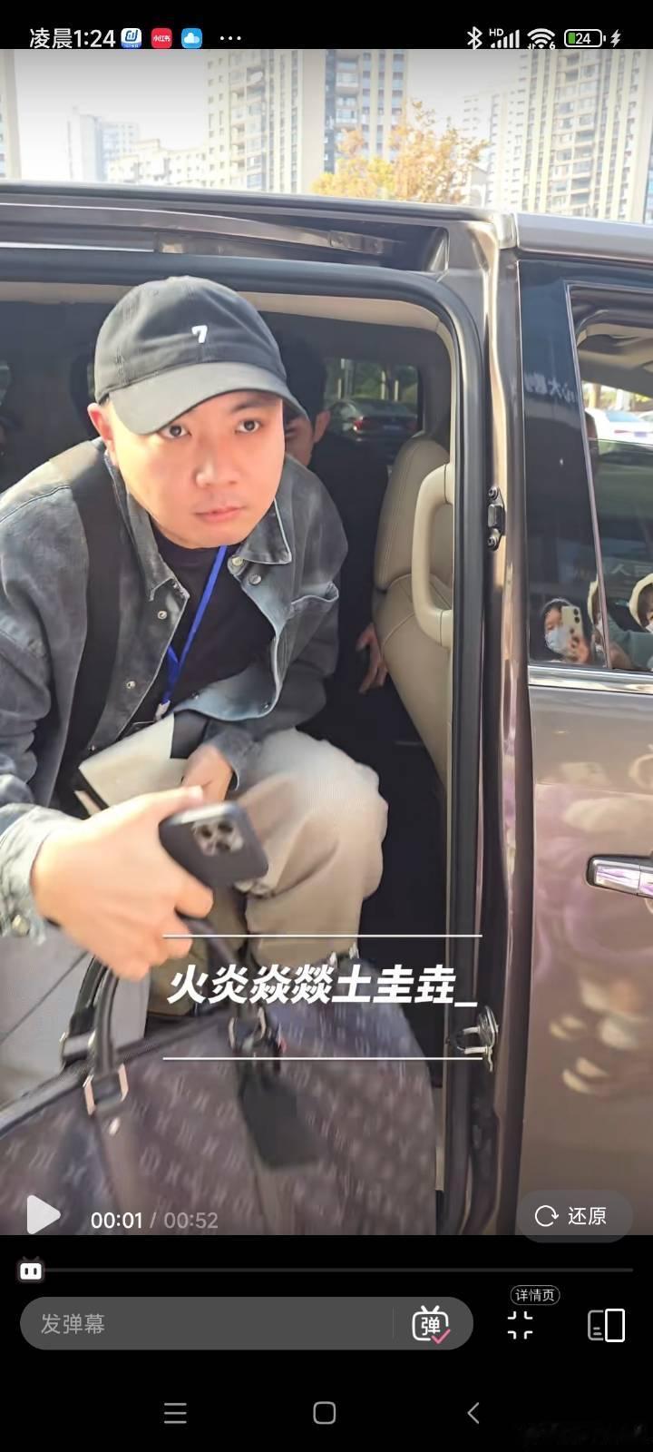 一直不明白经纪人为什么可以替他签合同…经纪人抽成九成，这哪算合作？这是扒皮喝血