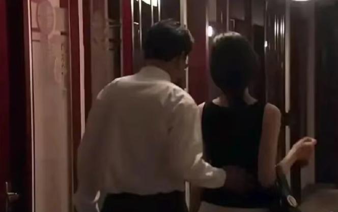 上海，一女子比较奔放，怀孕了还管不住自己，约了个男网友开房，发生关系还没戴橡胶套