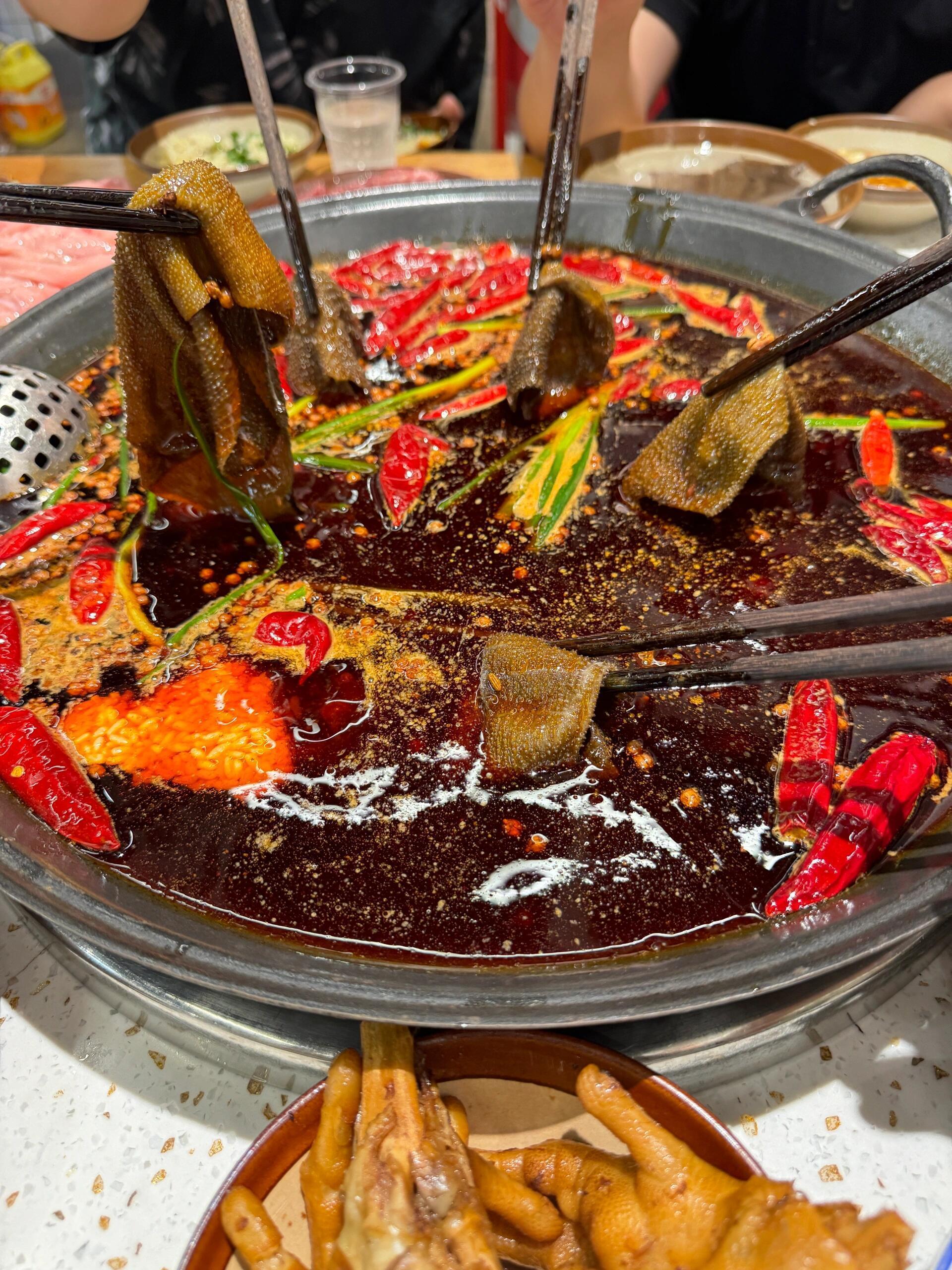 𓌈˒˒𝐹𝑜𝑜𝒹𝒾𝑒🥘“没有什么是一顿火锅解决不了的，如果