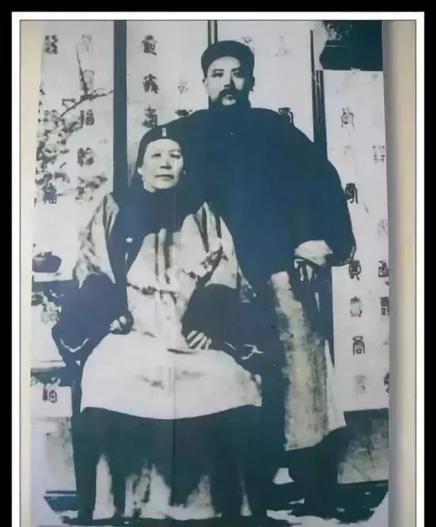 1901年6月，袁世凯的母亲刘氏去世，因当时正值《辛丑条约》谈判，所以直到第二年