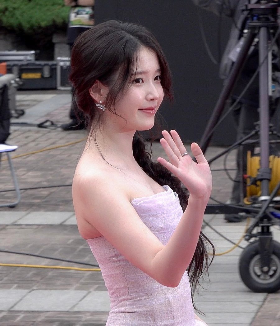 IU生图就是如此权威cr.logo​​​