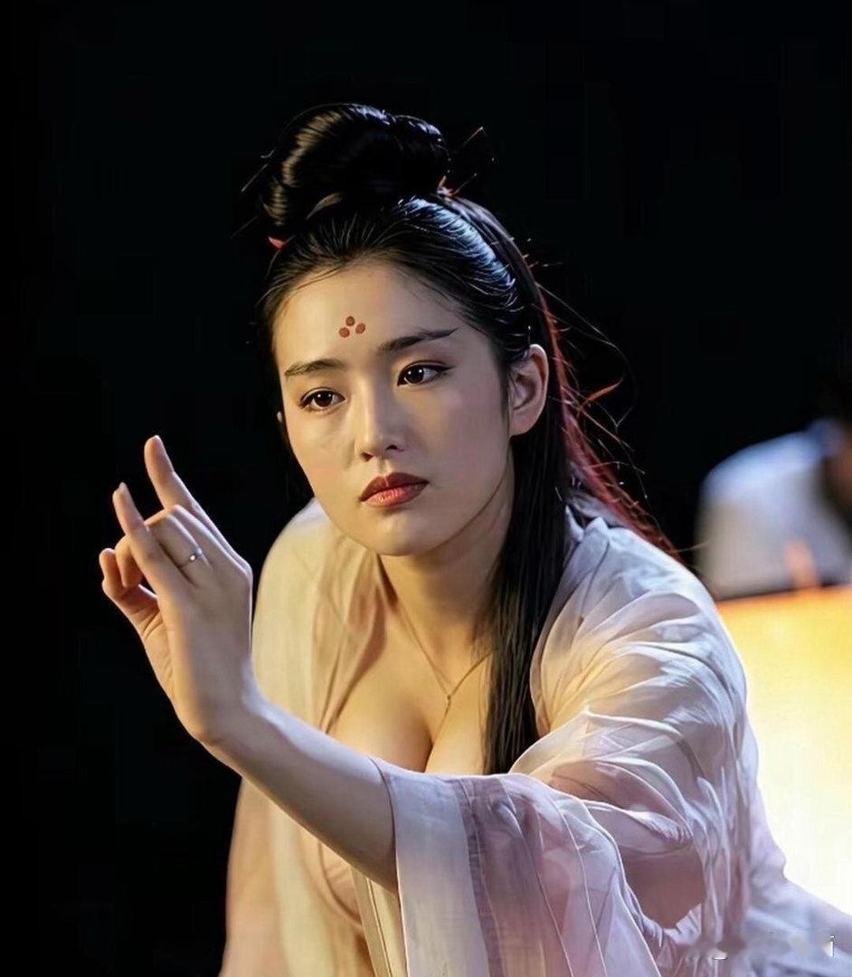 巩俐林青霞罕见同框，绝代美人气质碰撞，经典名场面时至今日依旧难以被后辈超越。