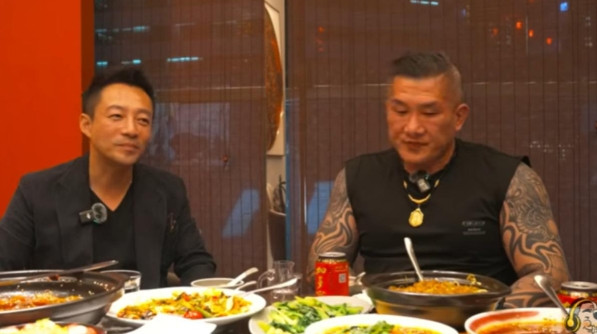 台网红“馆长”和汪小菲首次见面无所不谈，两人见面后先是寒暄几句，汪小菲表示，在台