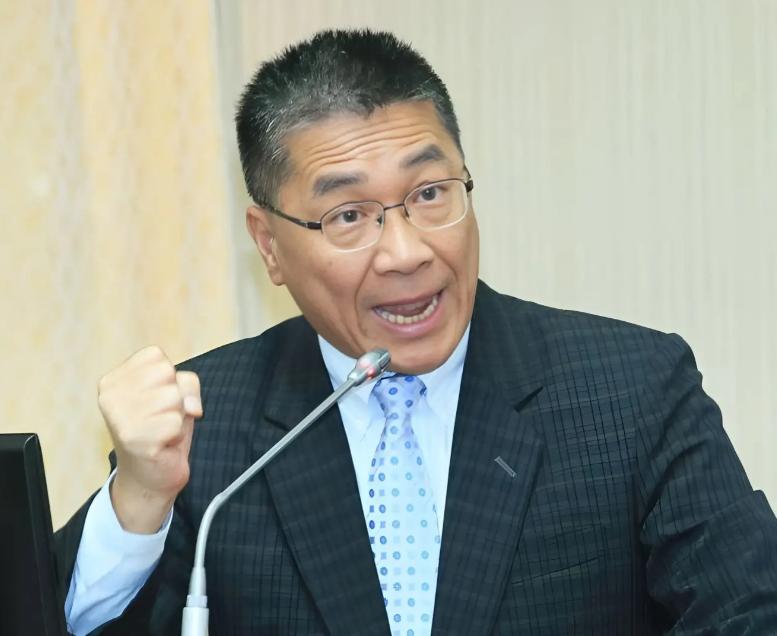 台湾前“国安局长”李翔宙发文直骂徐国勇是“台独乱流”，还斥其“丧权辱国”