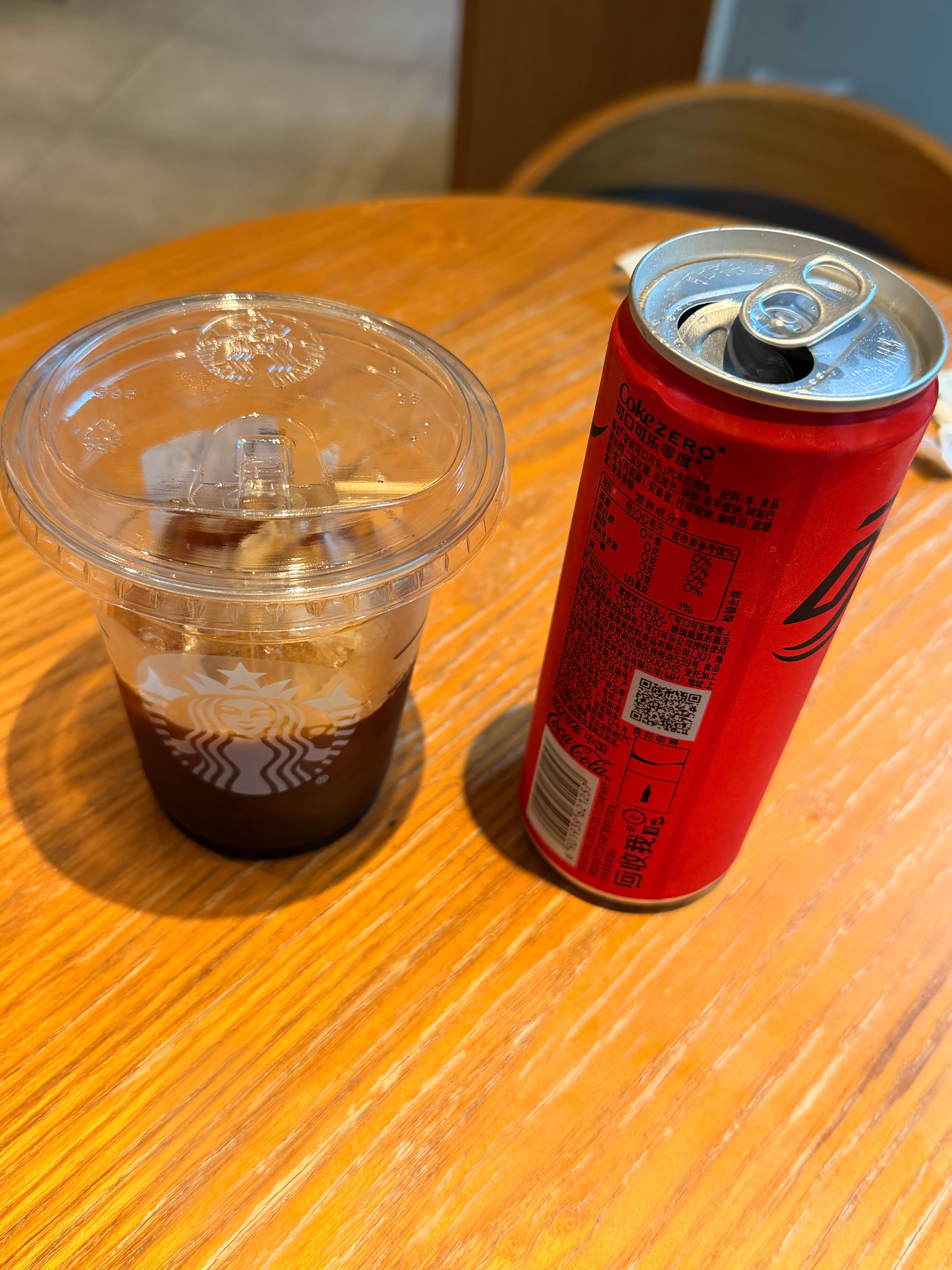 在巴克要个双倍浓缩加冰，喝个无糖肥美式