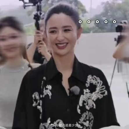 佟丽娅看到胡军拍的自己天塌了胡军拍佟丽娅没有佟丽娅大哥小助理谁懂这种绝望！胡