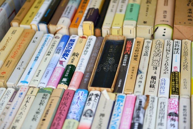 AI大模型终于显露出了最本真的利爪：它们开始啃书本了。近期日本旧书圈传出一
