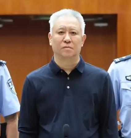 人在牢里，账在外面：许家印重大资产被挖出，186.5亿转给了“重庆李嘉诚”