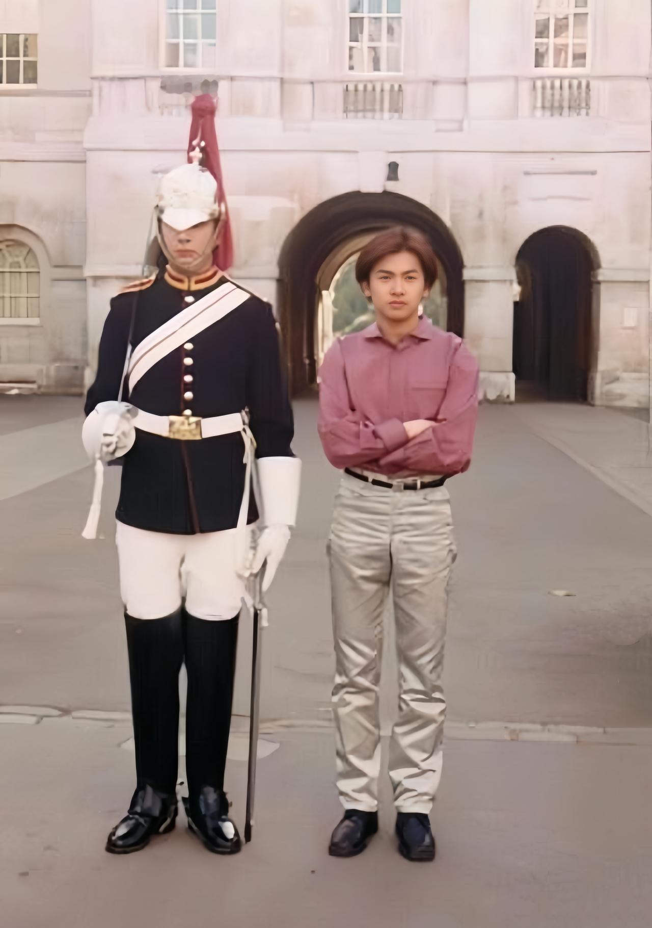 虽然很多人都吐槽苏有朋身高不算突出，甚至有人说他偏矮，早年和国外帅哥同框时，身高