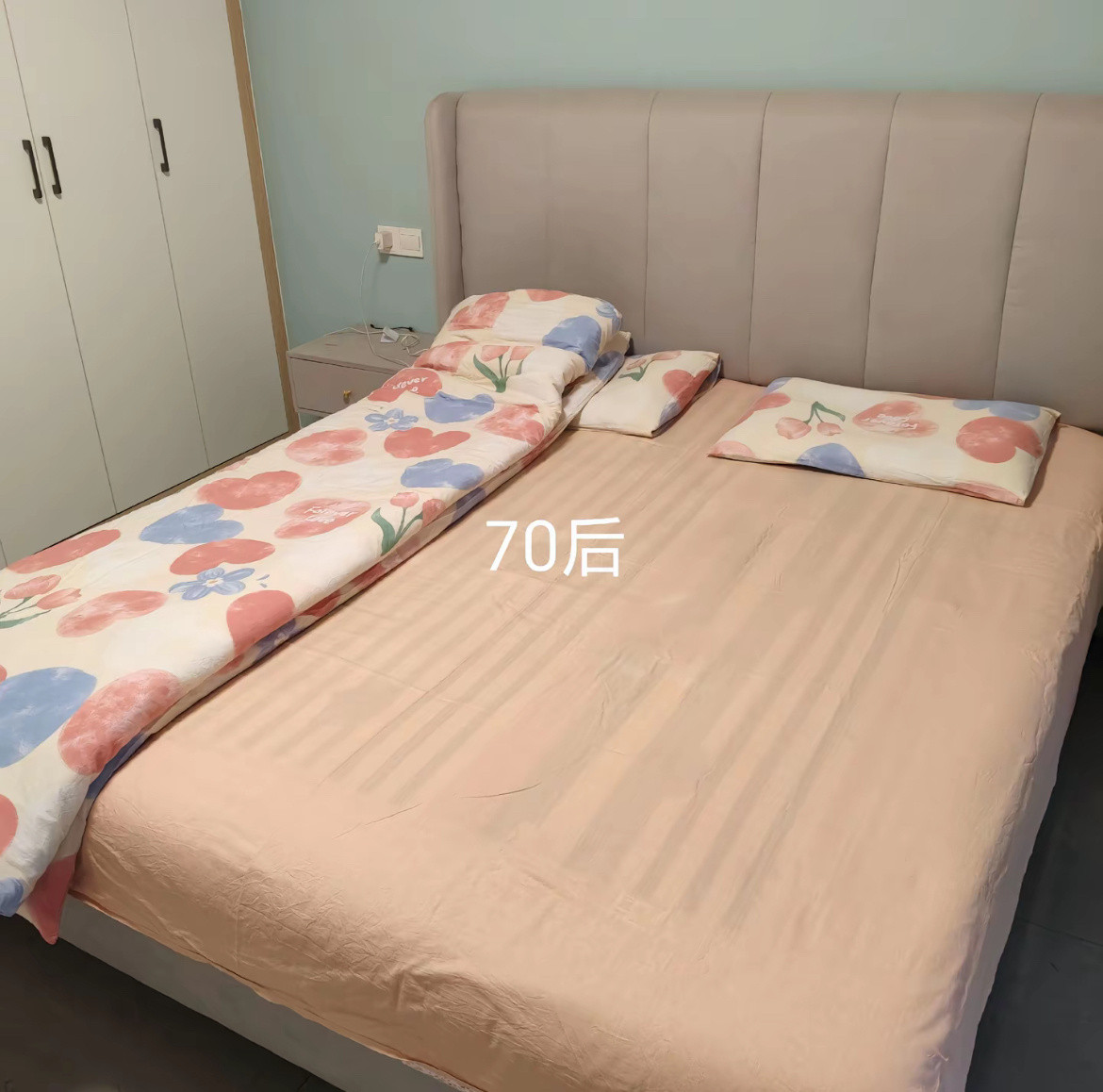 不同年代的人叠被子