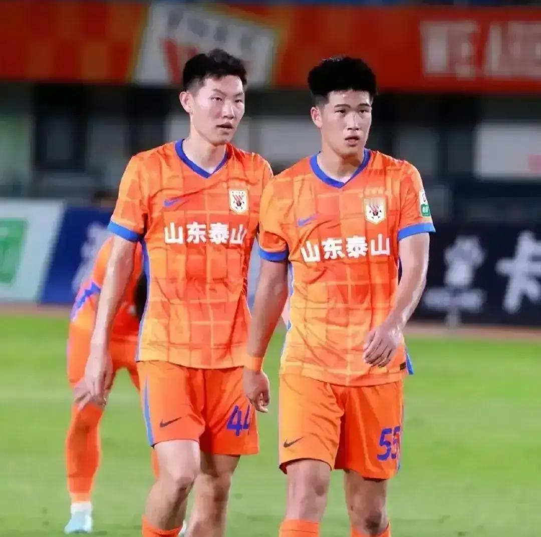 20岁中卫，中超板凳坐穿泰山把史松宸租去辽宁铁人，我一点不意外。一线队现在