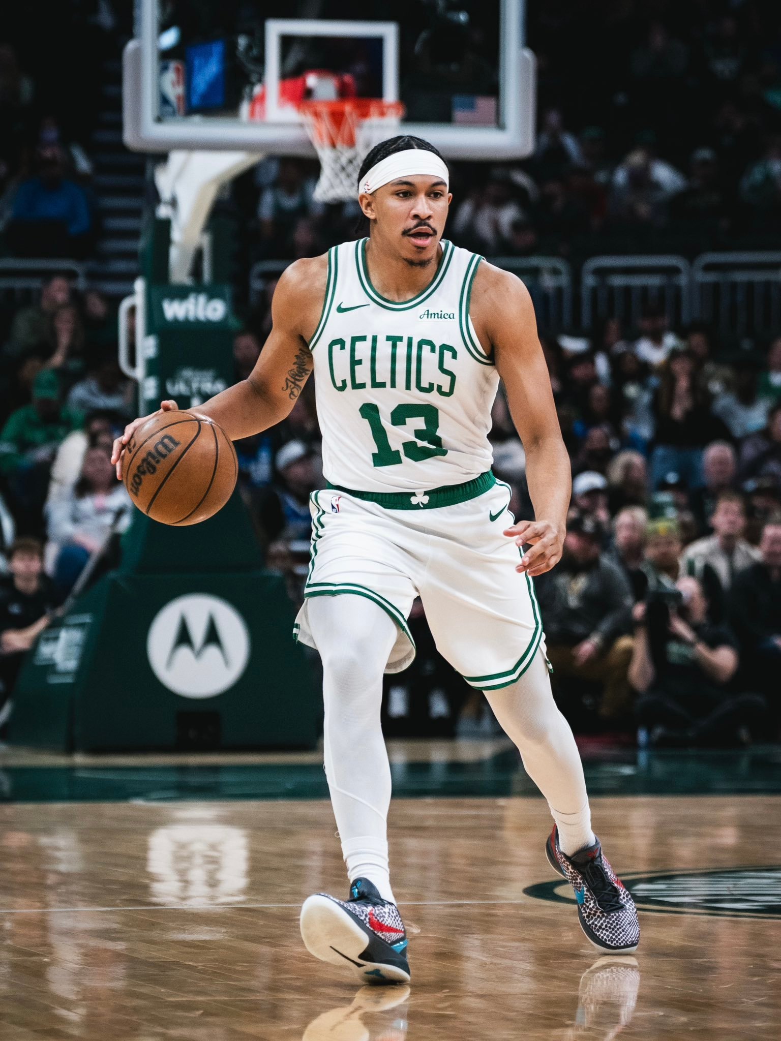 官方：球队和双向球员小罗恩·哈珀签下一份为期两年的标准合同。