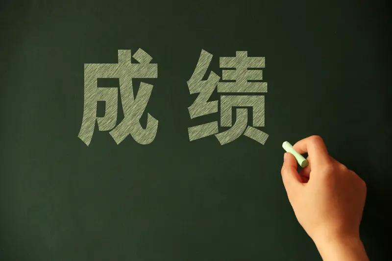 教育部印发通知，出台《进一步加强中小学生心理健康工作十条措施》，其中提到不得以考