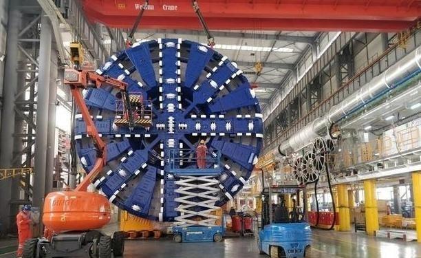 当年那台德国盾构机，修要100万，不修又怕出事，结果中国工程师拆开一看——根本不