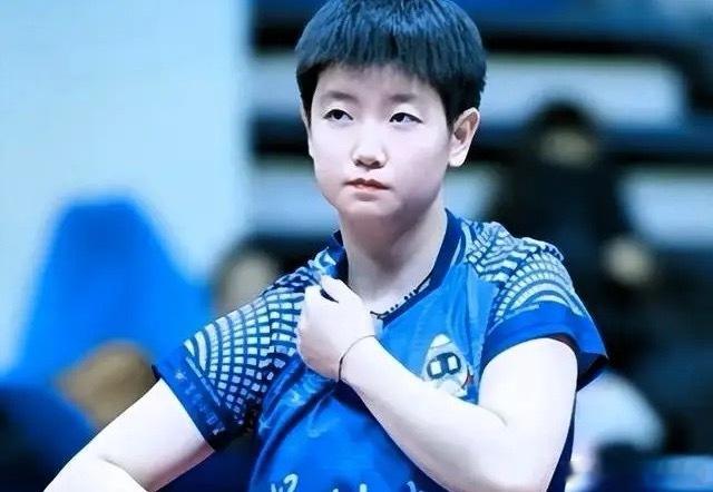 孙颖莎与深大合同即将到期。2016年，初出茅庐的孙颖莎与深圳大学俱乐部签定了十年