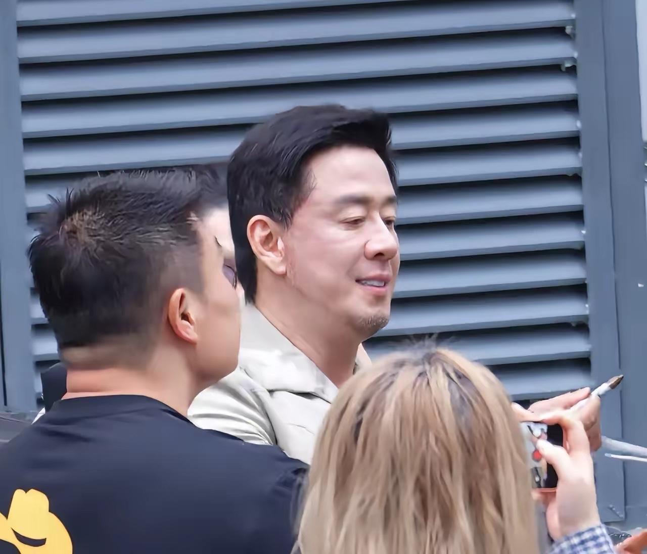 杨坤，肉眼可见的老了，说是减肥了，可是脸看起来怪怪的，昨晚的歌手2026被淘汰