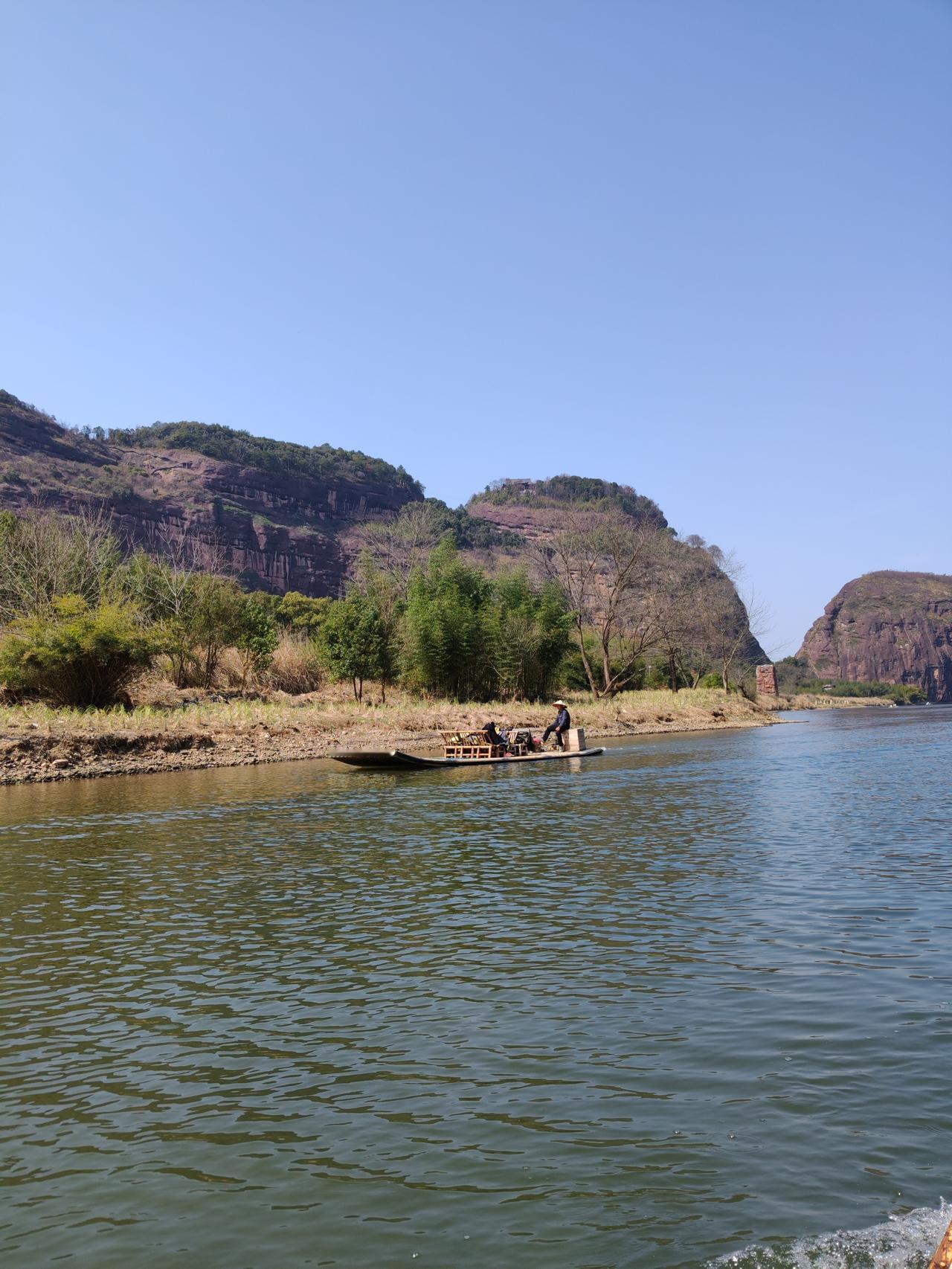 当老师还是当普通老师好，那样就可以享受完整的寒假。这样的老师就是不当班主任跟行政