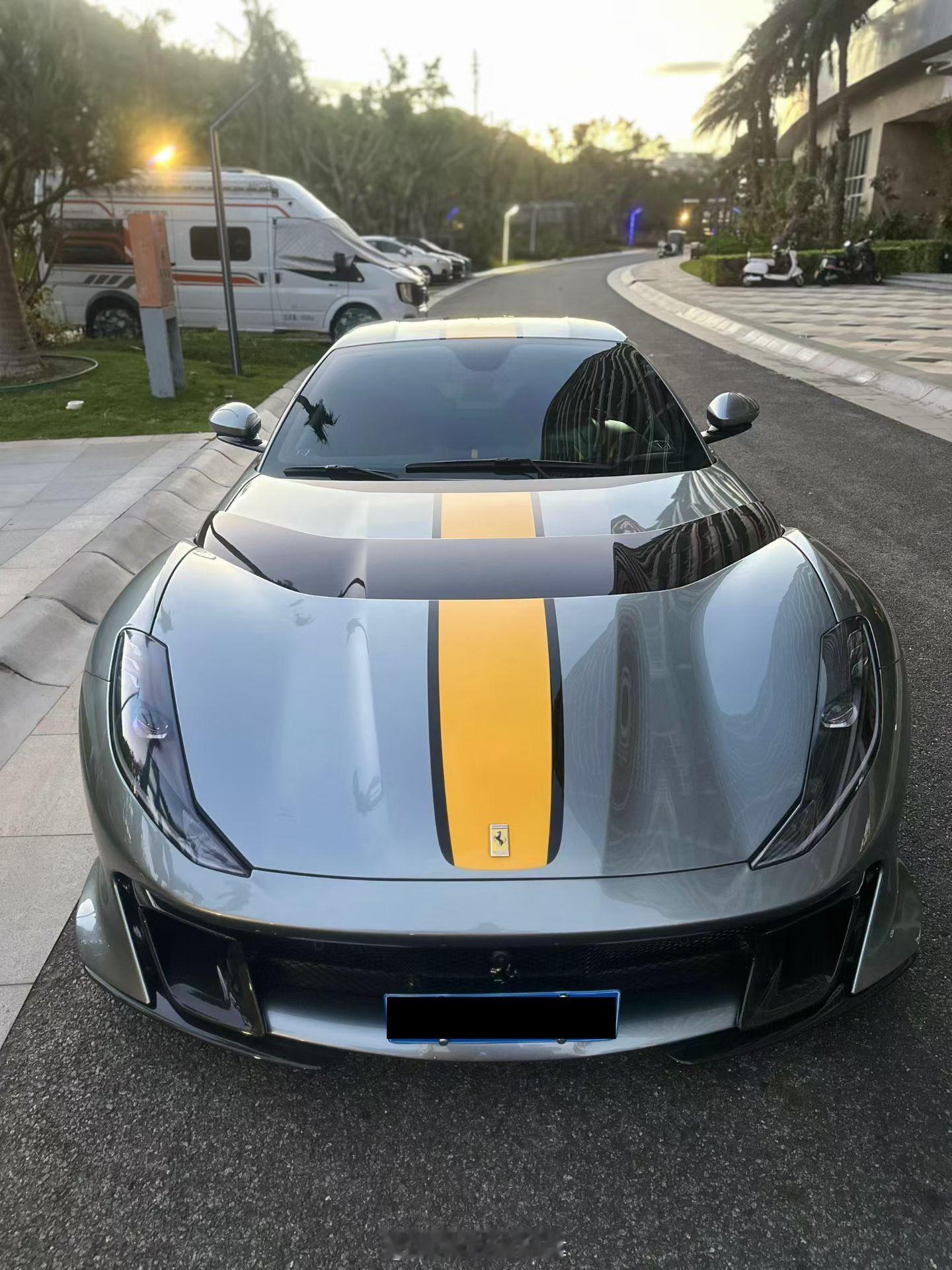 法拉利812Competizione6000公里选配200多万有喜欢的