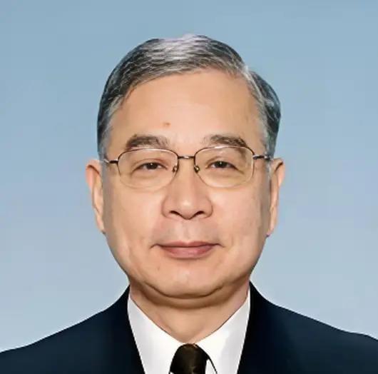 宫本雄二，日本前驻华大使，最近说了句日本政坛没人敢说的实话。他直接点破：现在的