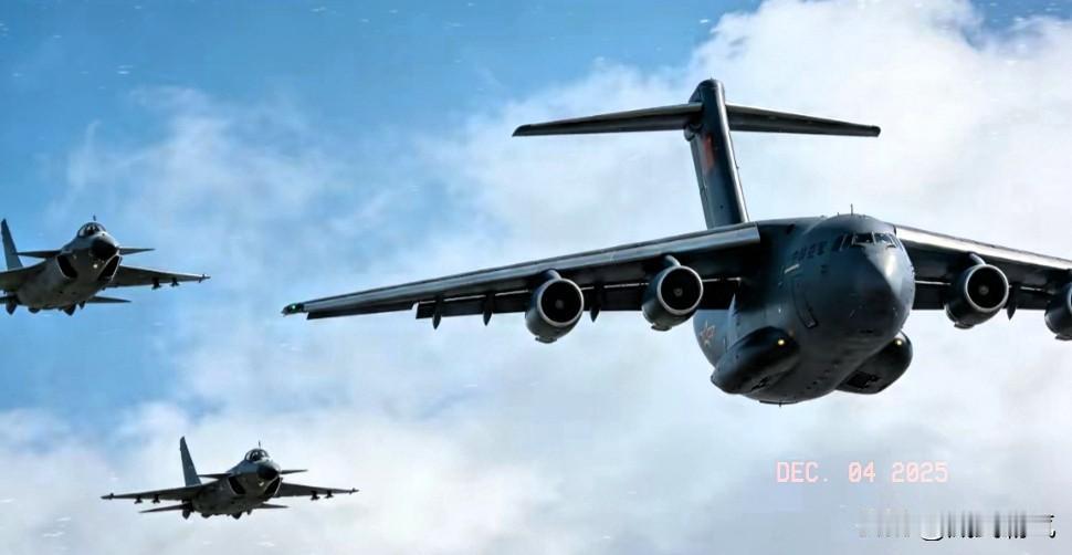 胆子不小啊！两架外国战机展示导弹对我军远海训练任务的特种飞机进行挑衅。202