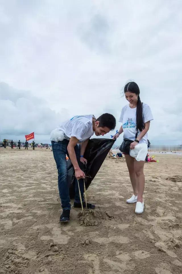 沙滩救人护士小夫妻｜完整事迹+幽默出圈全榜单一、人物档案-丈夫：姜
