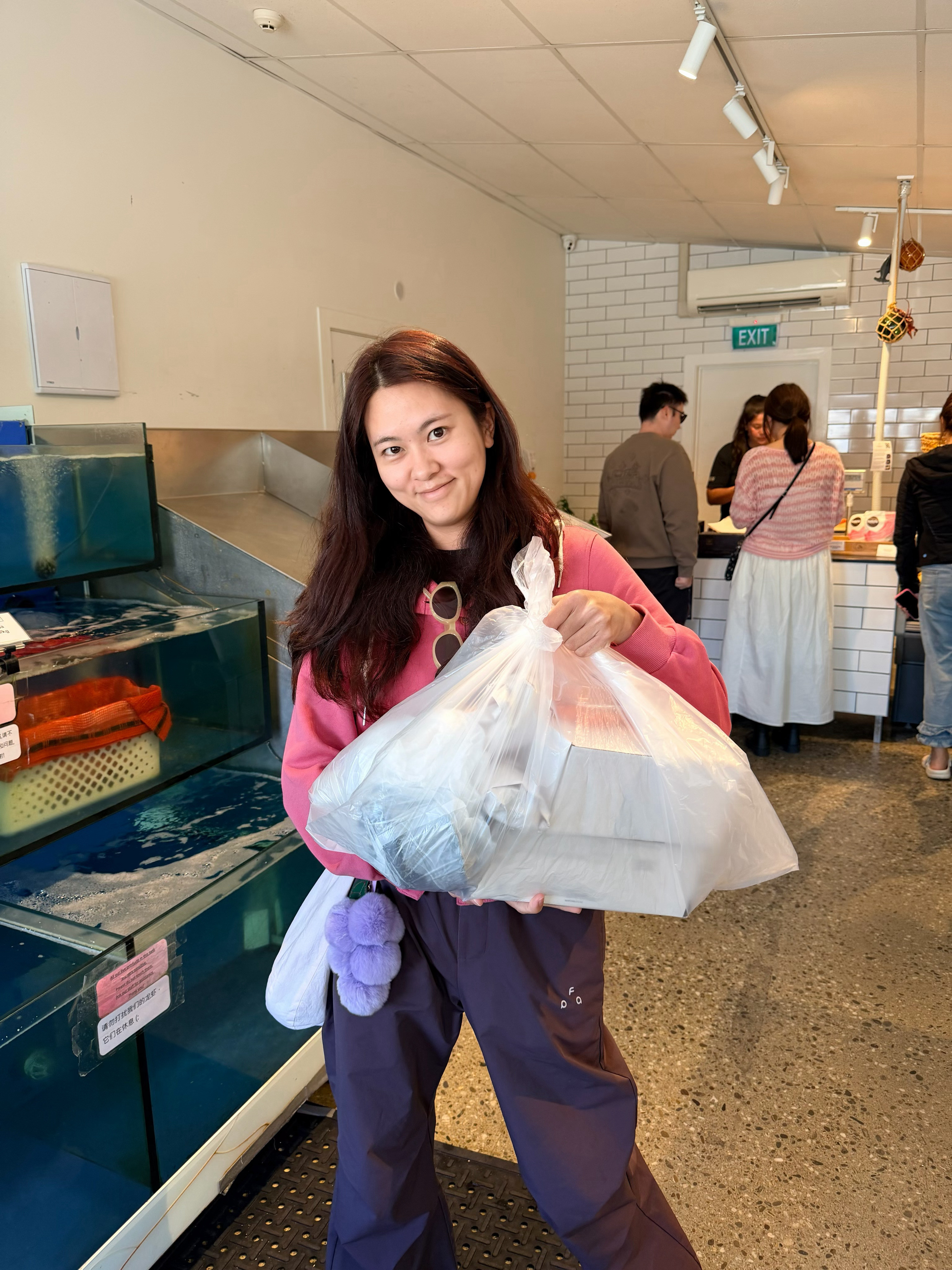 在HarbourFish买了一堆鱼获！本来我妈说今晚不做饭出去吃结果来了新鲜鱼