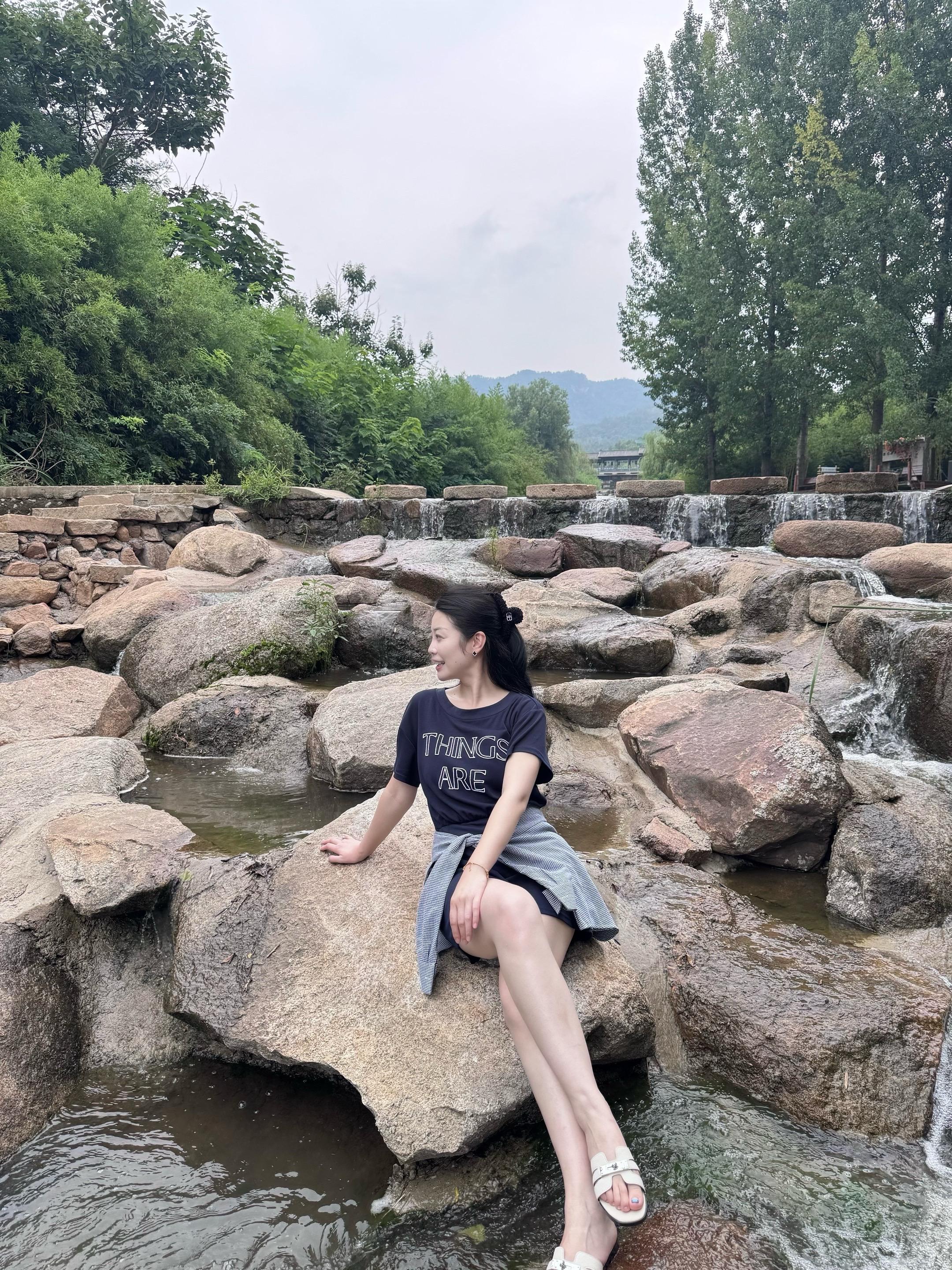只好假装在度假