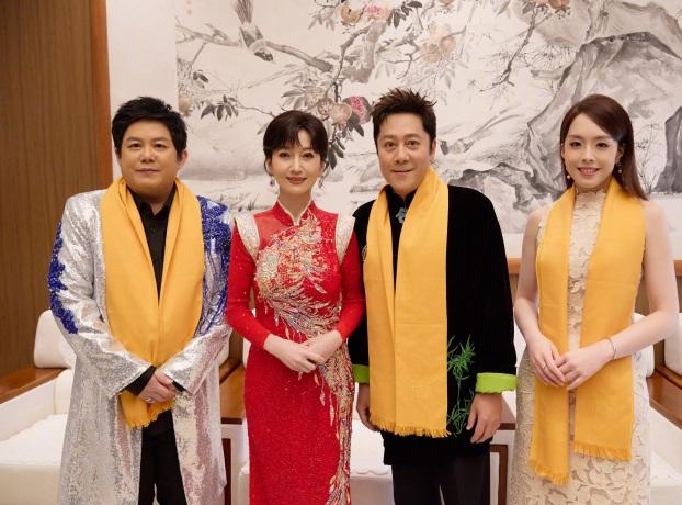 最近赵雅芝和蔡国庆一起出席活动，两位站在一起很有姐弟范儿，而且都显得好年轻。