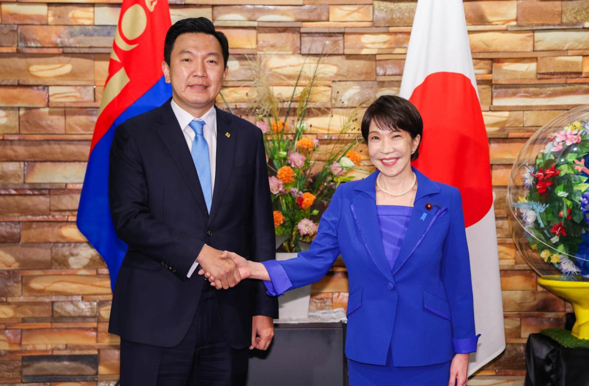 出门得借道中俄领空的蒙古国，把空中命脉给了日本。日本首相高市早苗刚结束访美，转头