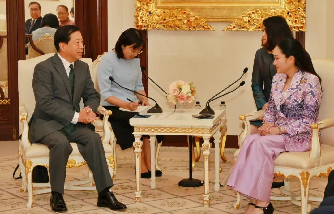 泰国应该是我们邻国当中最为清醒的国家之一！近日，泰国总理佩通坦表示，泰方高度重视