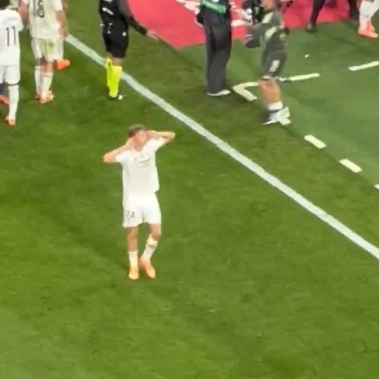 当伯纳乌开始唱Pu**Barca赫伊森让大家唱的再响一点[doge]西班牙国家德比