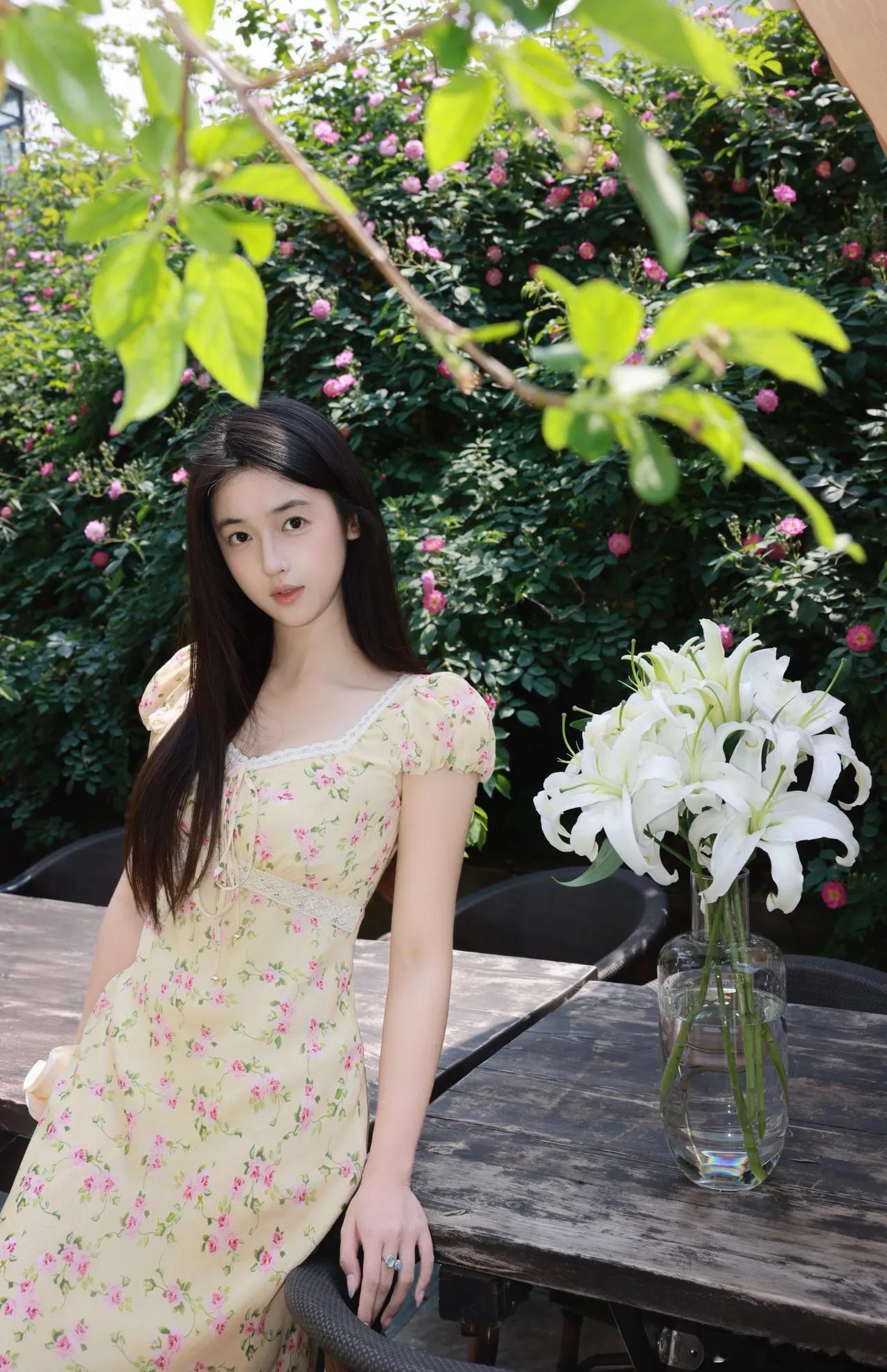 夏天当然要拍花了，那你会看我还是看花呢？