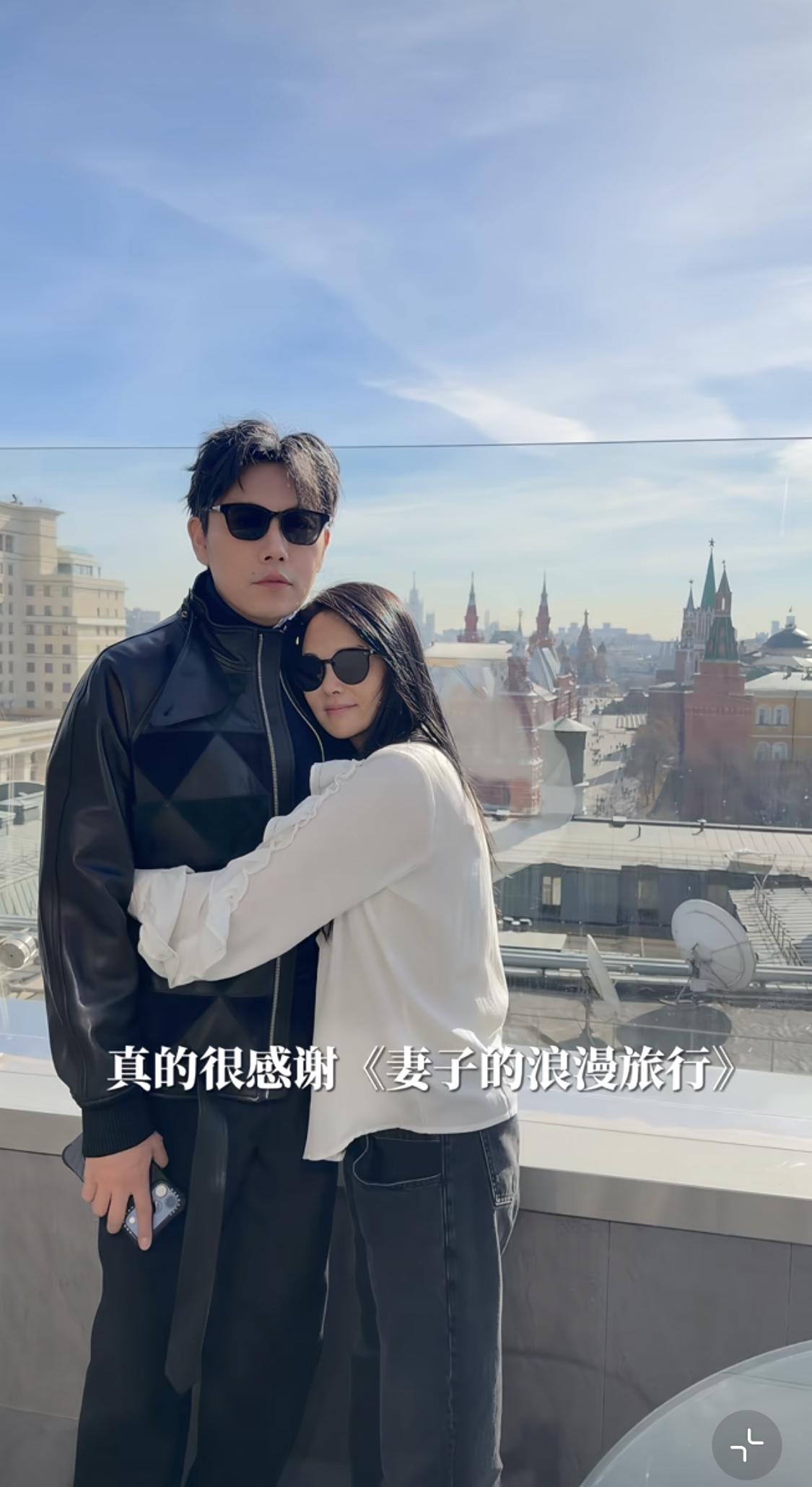 伊能静初次遇到秦昊的时候，秦昊是有女朋友的，两人还是在热恋中，互相喂吃的。伊能