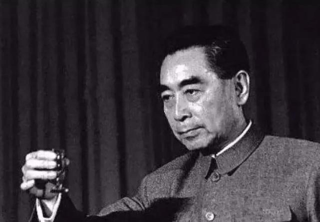1971年，周总理突然得知，一外宾顺手牵羊将我们的国宝装进自己的包里，碍于情面，