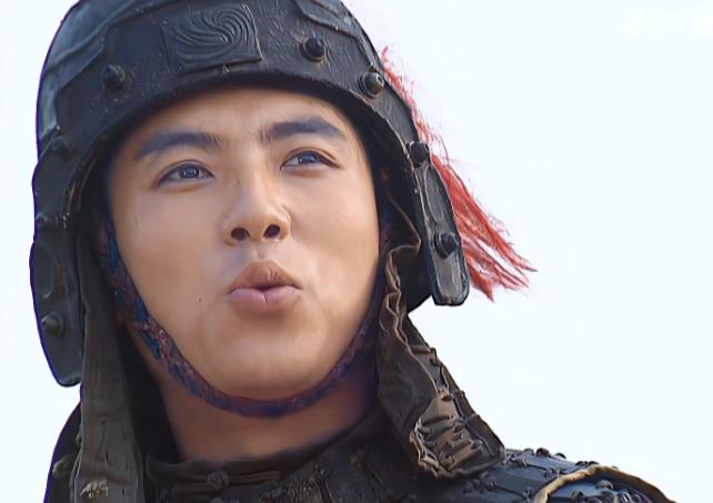 姜维的绿沉枪连挑三员魏将，大吼道：“曹魏鼠辈，我比当年的赵云如何？”这时，曹魏一