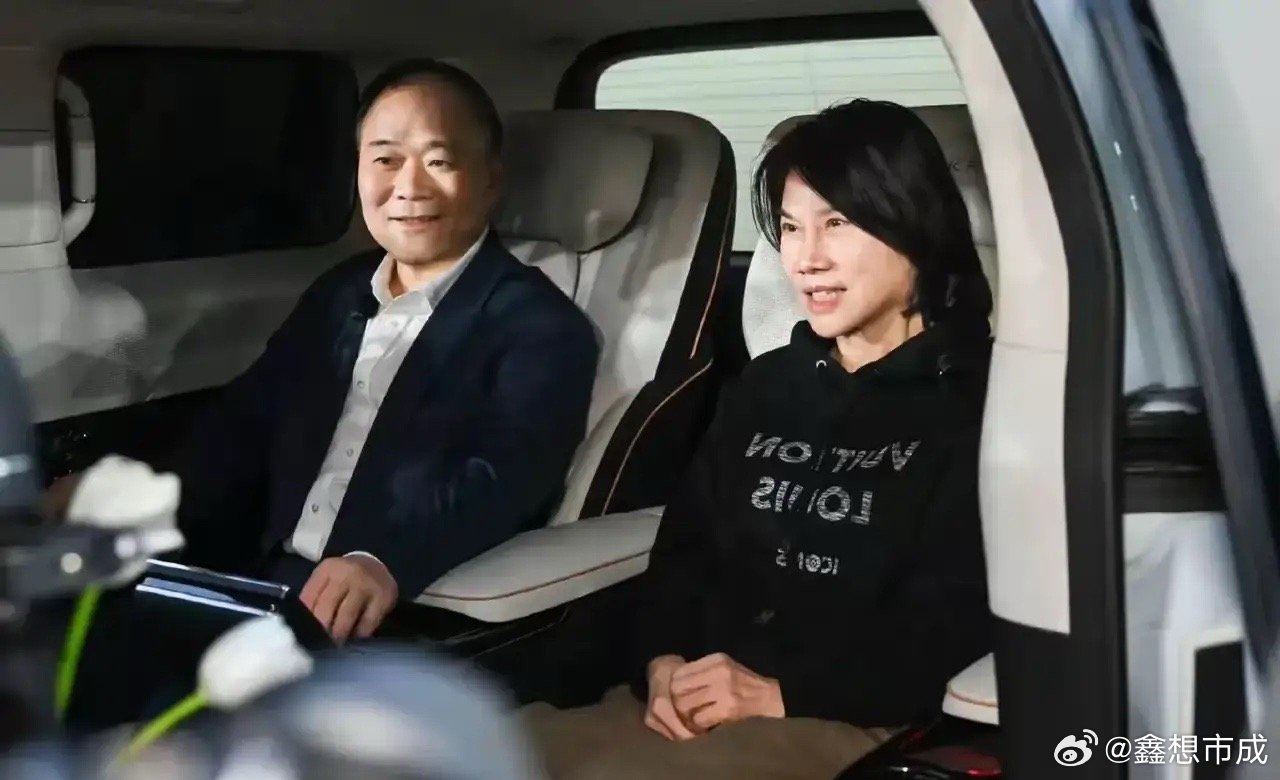 董明珠与李书福两大实业大佬，如今做出一件高度趋同的事：下场办学校。很多人好奇，实