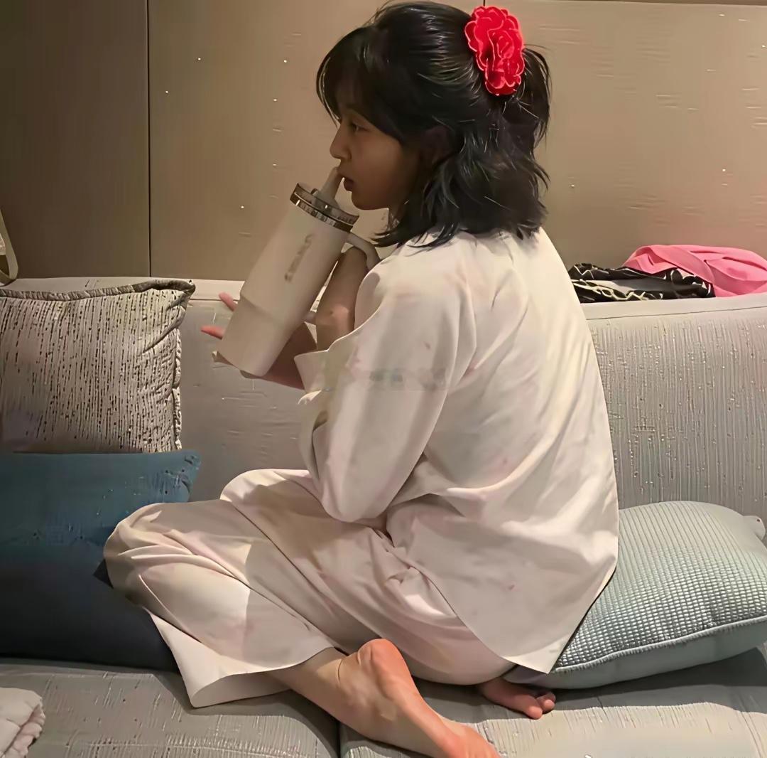 孙千的脚趾头好奇怪啊，第一次看见这样的脚趾头​​​