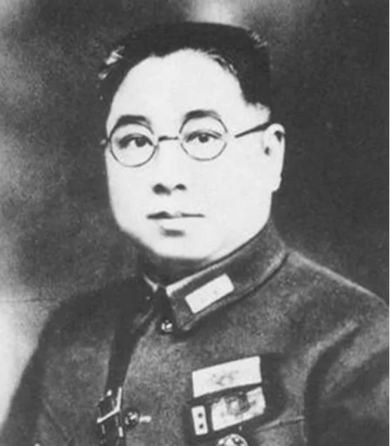 张辉瓒被捕时求饶：“润之，你不要杀我！我有钱，我会叫我老婆拿钱、拿枪弹、拿红军所