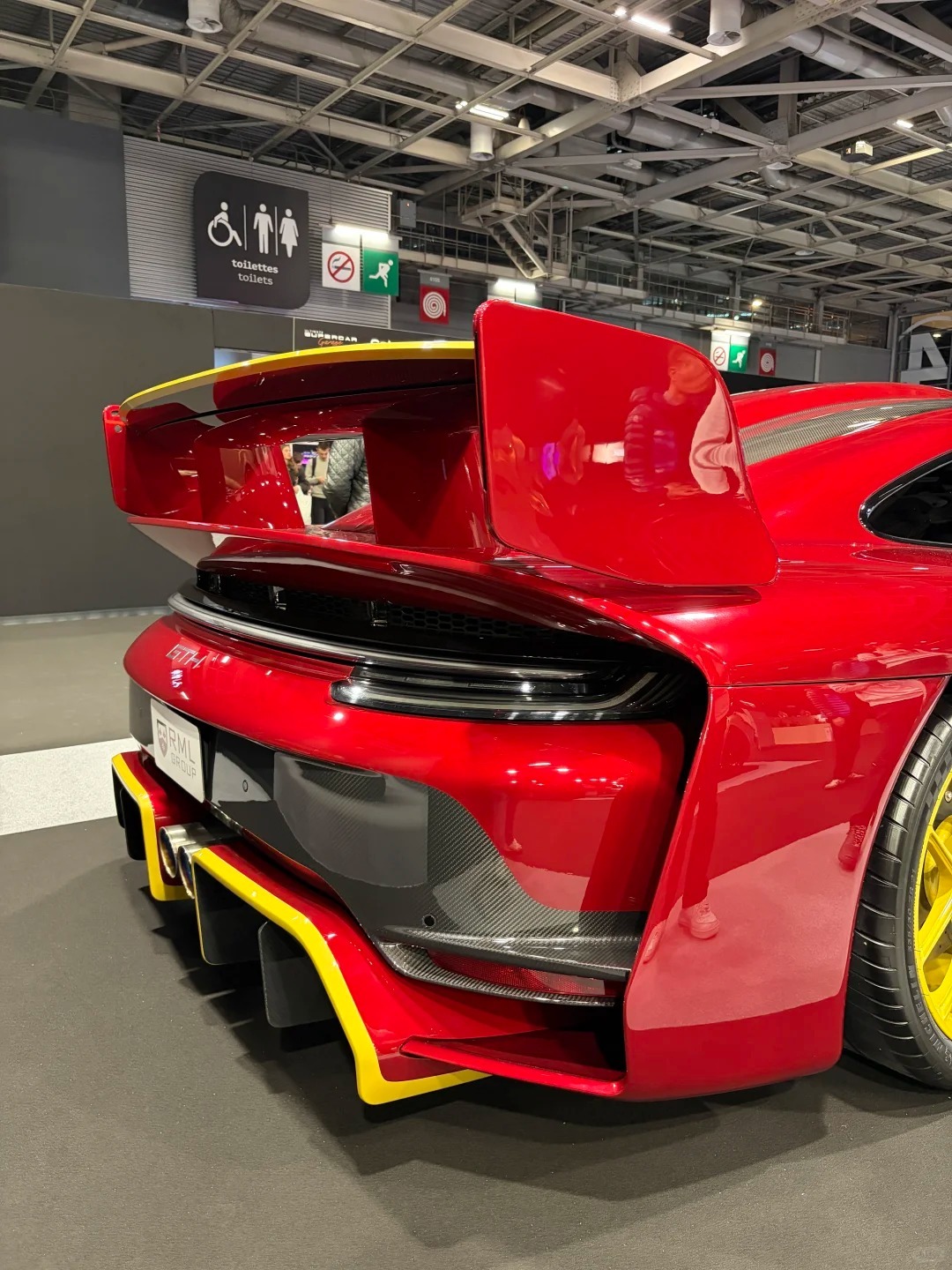 这个配色的保时捷GT3，让人很难不想吃西红柿炒鸡蛋啊车东车西