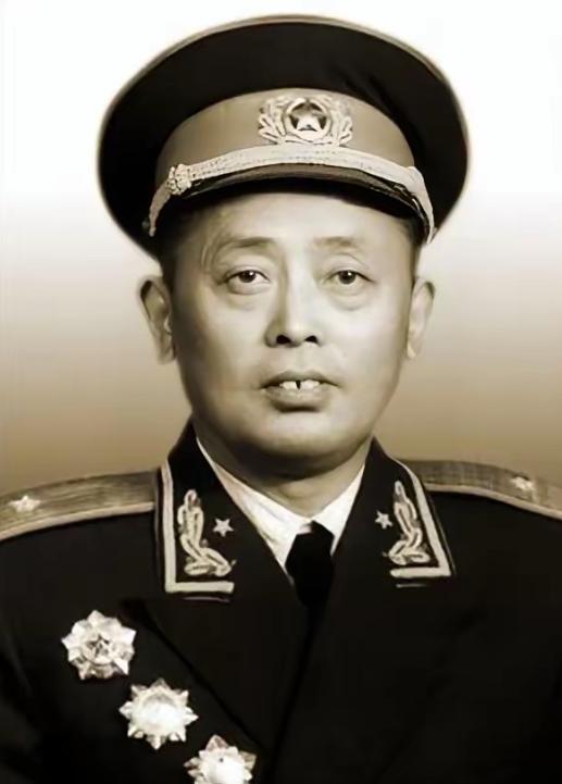 1948年，黄维兵败被俘，见到黄埔老同学陈赓，直言：“你手下有个旅长很了不起，可