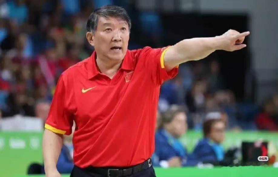 建议中国男篮和中国女篮都让宫鲁鸣一人掌管，设为总教练，有绝对的用人权利。主抓训练
