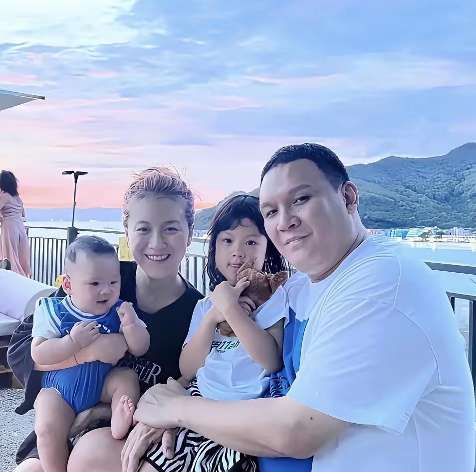 网友都以为李嘉格上“上嫁”，但她其实某种程度上来说是“下嫁”，外界误以为车澈爱奇