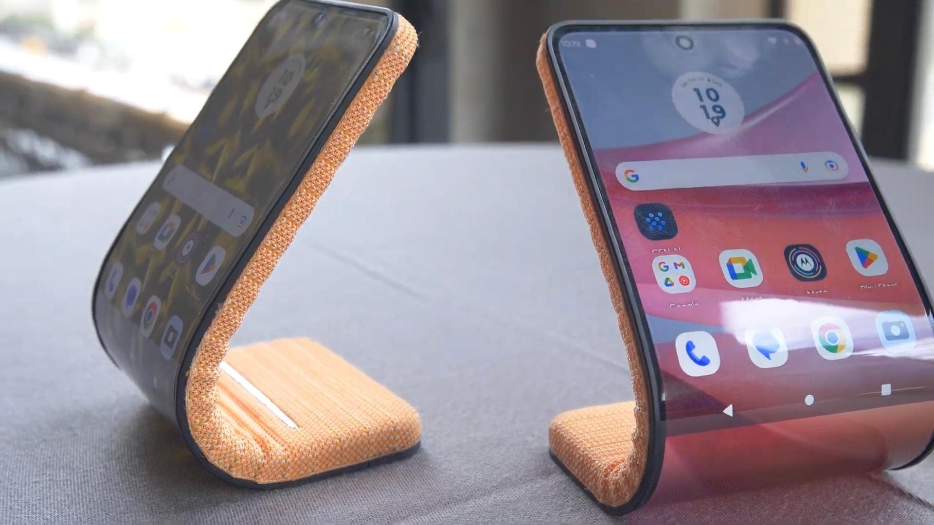 Motorola这个真自由曲面屏手机，跟腕表一样任意弯曲，可以戴在胳膊上，这玩